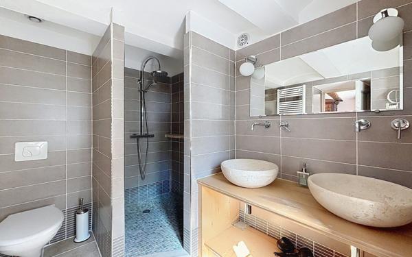 Maison à vendre    7 pièces •  Barjac