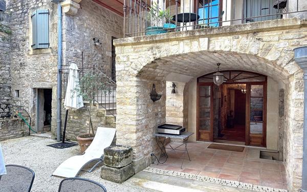 Maison à vendre    7 pièces •  Barjac