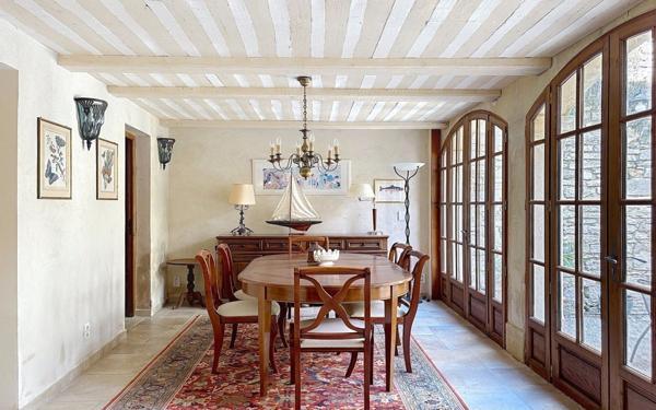 Maison à vendre    7 pièces •  Barjac