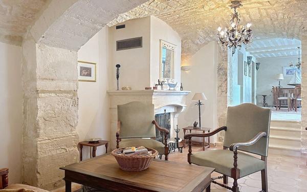 Maison à vendre    7 pièces •  Barjac