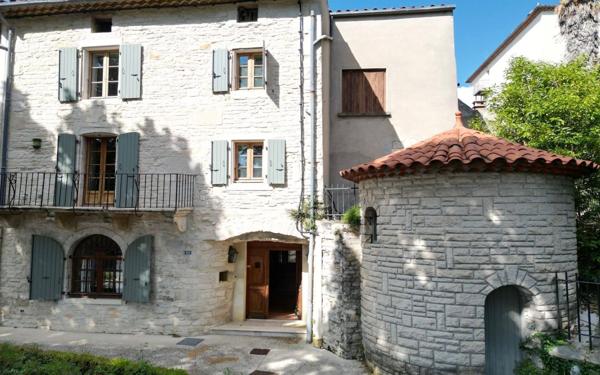 Maison à vendre    7 pièces •  Barjac