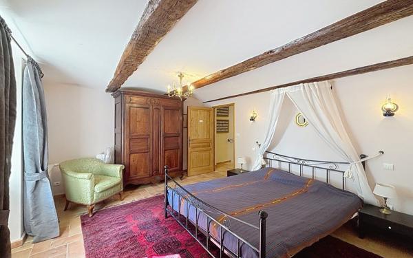 Maison à vendre    7 pièces •  Barjac