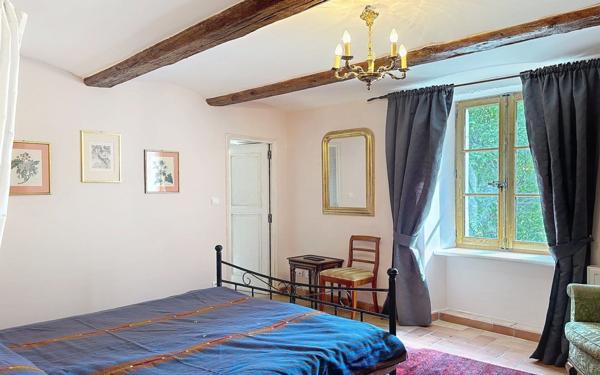 Maison à vendre    7 pièces •  Barjac