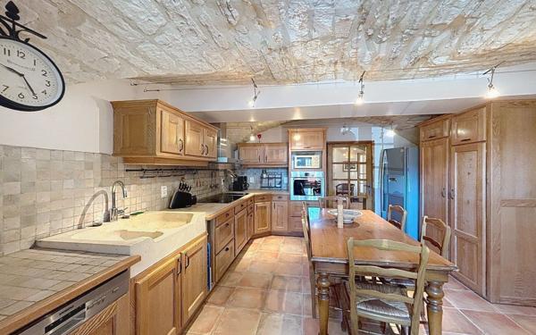 Maison à vendre    7 pièces •  Barjac