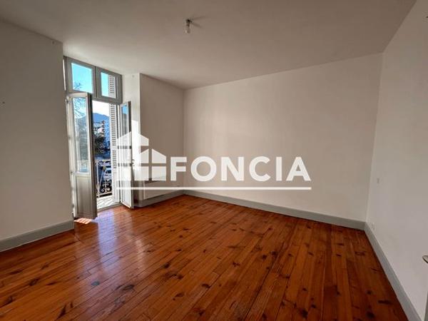 Location Appartement 4 pièces 90.7 m² - 12 place du champ commun Lourdes 65100