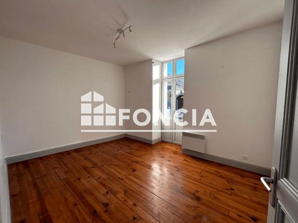 Location Appartement 4 pièces 90.7 m² - 12 place du champ commun Lourdes 65100