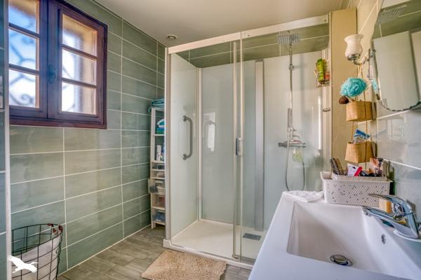 Maison à vendre 220 900 € Saint-Pierre-d'Eyraud 6 p 145 m² DPE C