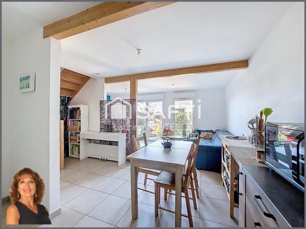 Maison récente 3 chambres, jardinet et places de parking