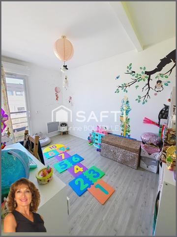 Maison récente 3 chambres, jardinet et places de parking