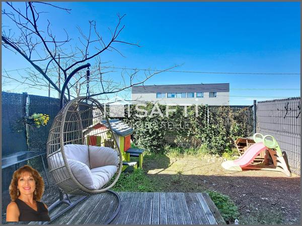 Maison récente 3 chambres, jardinet et places de parking