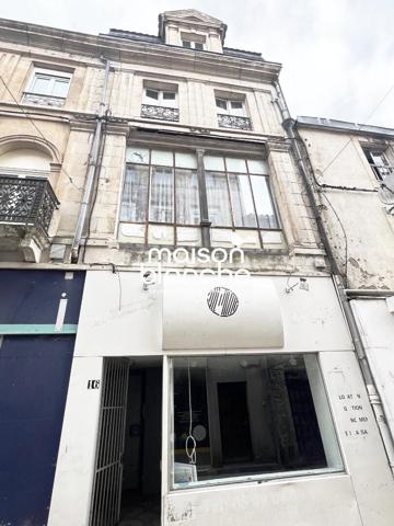 Immeuble de rapport  -  7 pièces -  200 m²