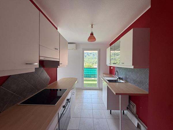 Appartement à louer 1 500 € CC Marseille 4 p 80 m² DPE D