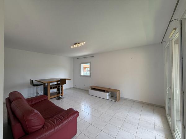 Appartement à louer 1 500 € CC Marseille 4 p 80 m² DPE D