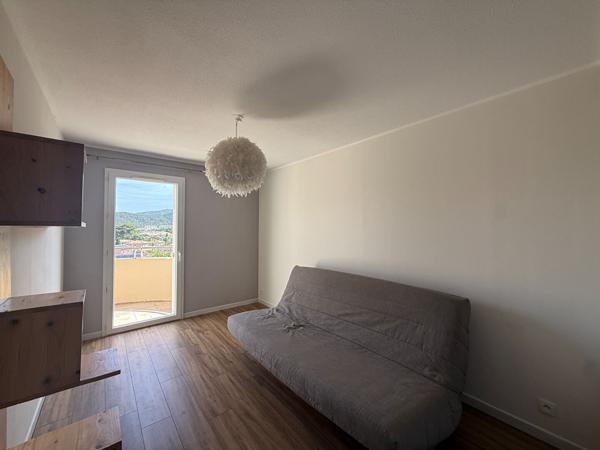 Appartement à louer 1 500 € CC Marseille 4 p 80 m² DPE D