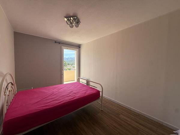 Appartement à louer 1 500 € CC Marseille 4 p 80 m² DPE D