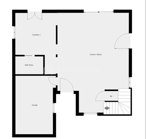 Montauroux, à deux pas du collège et du premier rond-point direction le lac,
Venez découvrir cette maison construite en 2018, jumelée d'un seul côté par le garage.
Total m2 109 + 15m2 
Au RDC, vous entrez au niveau du séjour/salon/cuisine américaine ( 40m2 )Le garage au RDC est aujourd'hui la chambre parentale 
À l'étage : deux chambres ( 16 et 13m2 )  une salle de bain + un grand dégagement pouvant servir de bureau.
Terrasse / Jardin d'approximativement 200m² avec sa piscine hors sol et un joli coin pour se détendre. Maison vendue sans réels travaux. Deux places de parking attitrées. Pas de copro pas de charges .quartier calme à proximité des commerces et écoles. 12 min de l'autoroute des Adrets.
( Legere retouche IA sur photos )