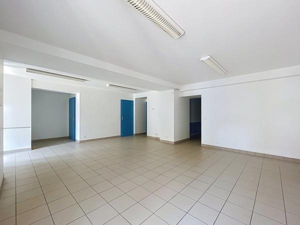 Immeuble 720 000 € Coignières 303 m² DPE D