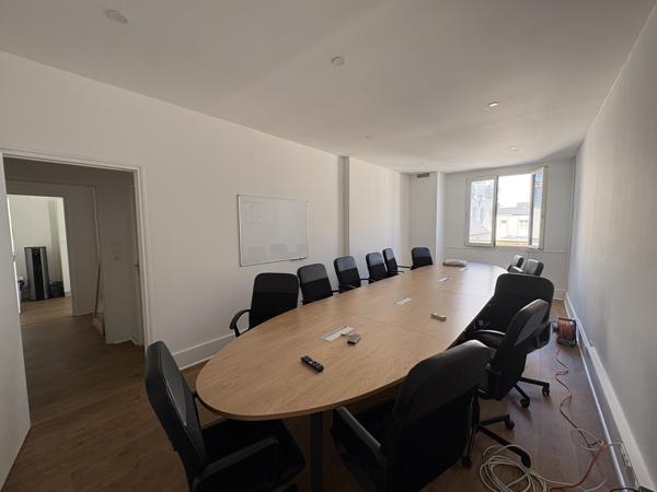 Locaux tertiaires rénovés - 190 m2 à vendre en Hyper Centre proche Place du Martroi