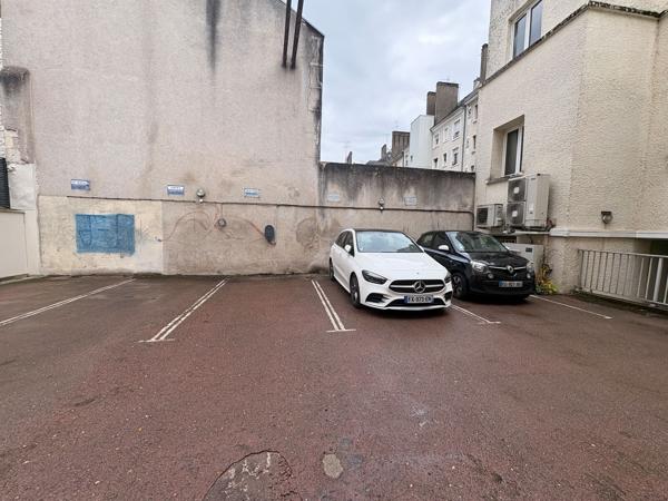 Locaux tertiaires rénovés - 190 m2 à vendre en Hyper Centre proche Place du Martroi