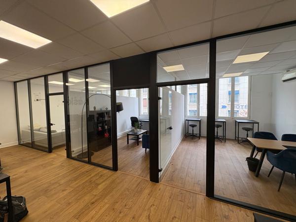 Locaux tertiaires rénovés - 190 m2 à vendre en Hyper Centre proche Place du Martroi