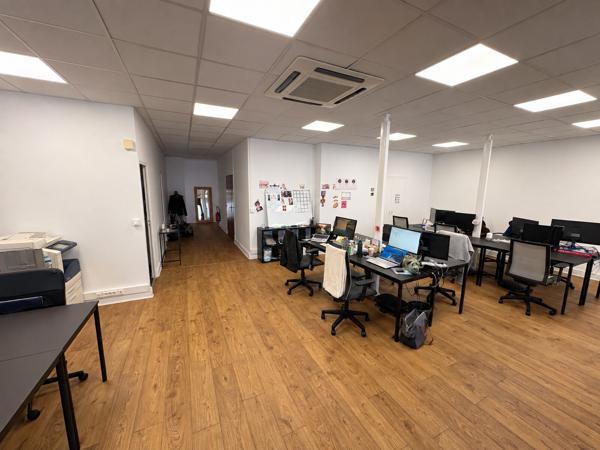 Locaux tertiaires rénovés - 190 m2 à vendre en Hyper Centre proche Place du Martroi