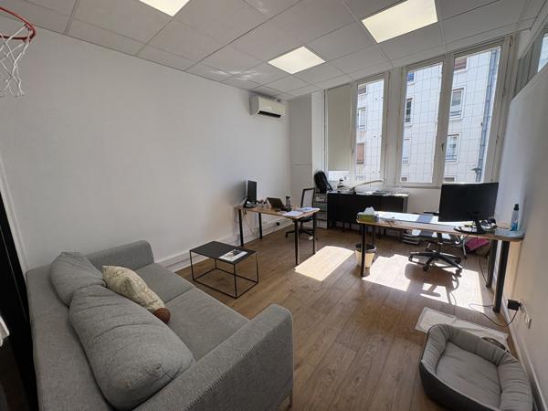 Locaux tertiaires rénovés - 190 m2 à vendre en Hyper Centre proche Place du Martroi