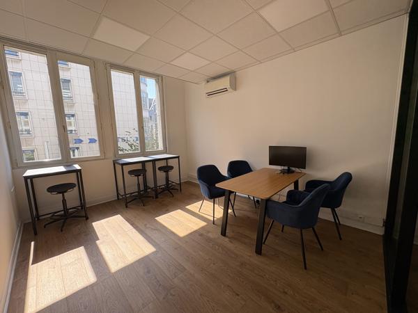 Locaux tertiaires rénovés - 190 m2 à vendre en Hyper Centre proche Place du Martroi
