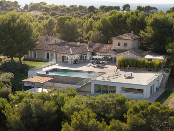 Propriété de caractère avec panorama du mont Ventoux aux Alpilles, à proximité de L’Isle-sur-la-Sorgue