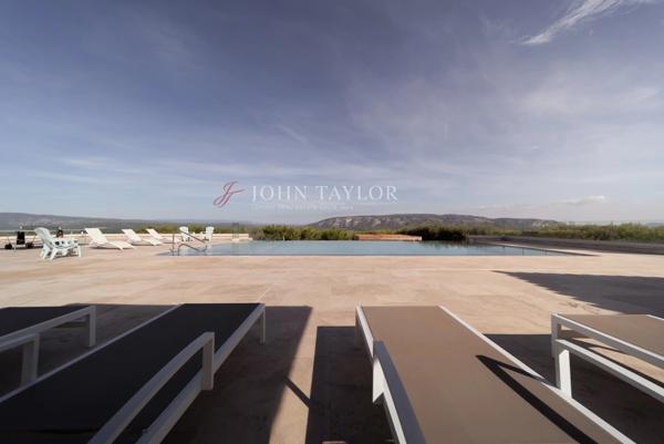 Propriété de caractère avec panorama du mont Ventoux aux Alpilles, à proximité de L’Isle-sur-la-Sorgue