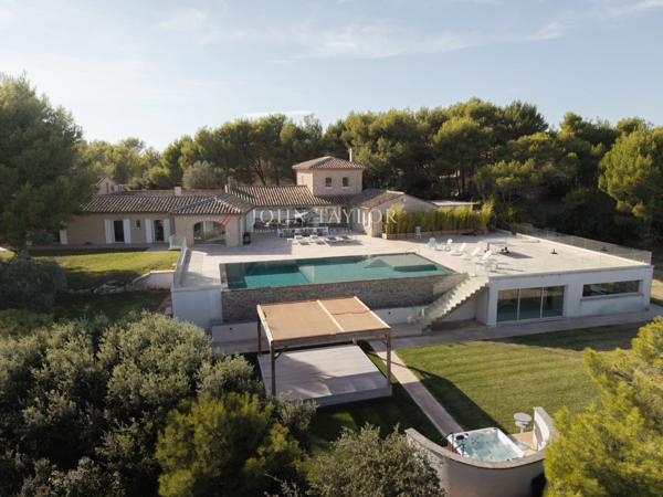 Propriété de caractère avec panorama du mont Ventoux aux Alpilles, à proximité de L’Isle-sur-la-Sorgue