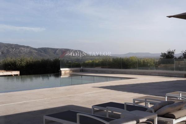 Propriété de caractère avec panorama du mont Ventoux aux Alpilles, à proximité de L’Isle-sur-la-Sorgue