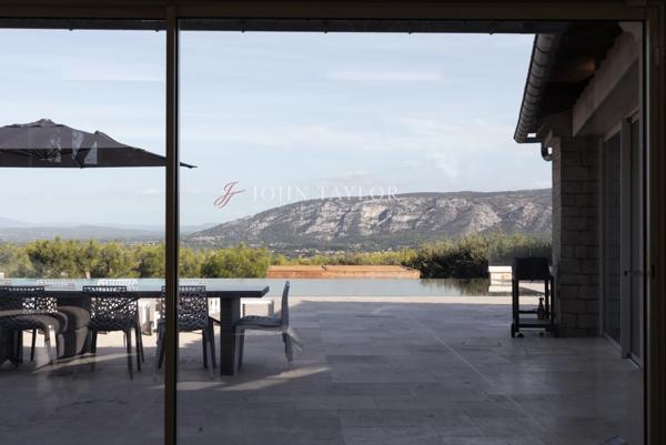Propriété de caractère avec panorama du mont Ventoux aux Alpilles, à proximité de L’Isle-sur-la-Sorgue
