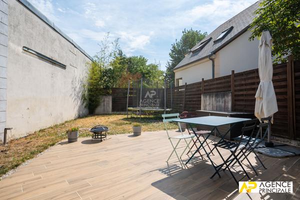 Maison - parc - 4 chambres - salle de bains salle d'eau - bureau au sous sol garage fermé 1 050 000 € **  - Référence  4758
