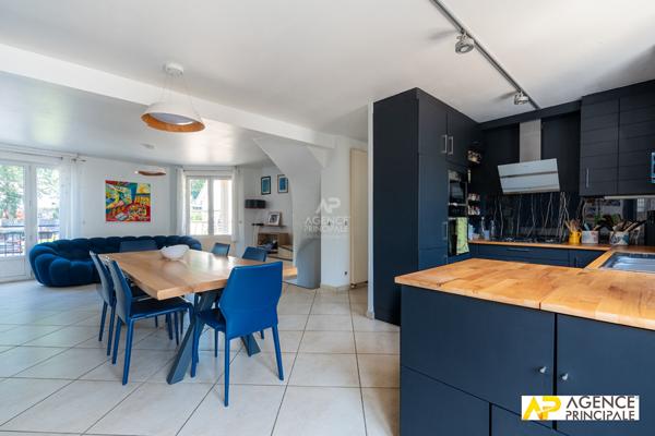 Maison - parc - 4 chambres - salle de bains salle d'eau - bureau au sous sol garage fermé 1 050 000 € **  - Référence  4758