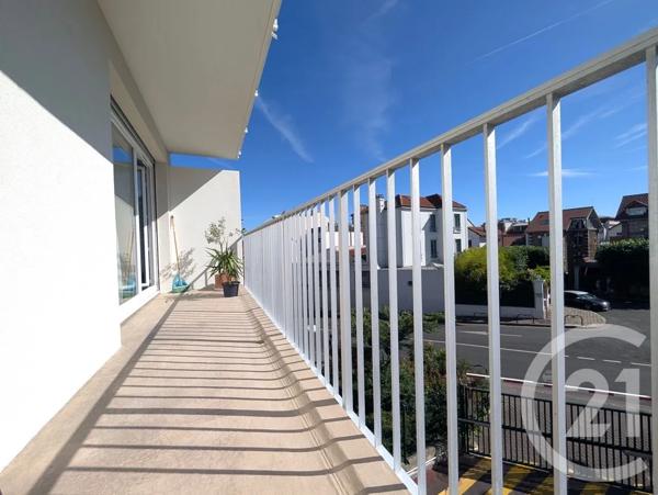 Appartement F3 à vendre  3 pièces - 67,59 m 2   COURBEVOIE  - 92
