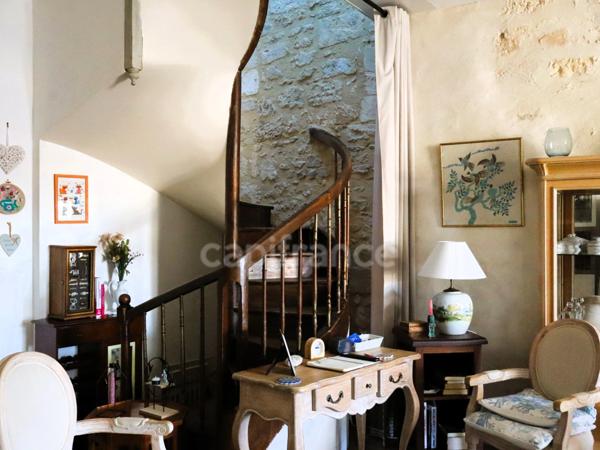 Immeuble de rapport mixte de 188 m² - Rentabilité attractive - Pons (17)