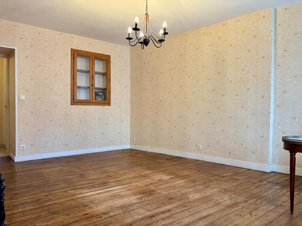Vente
                Maison228 m² - 5 Pièces -
                    COUTANCES (50200)