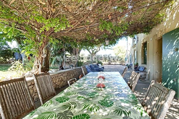 Maison à vendre 10 pièces de 558 m² à Saint-Chamas