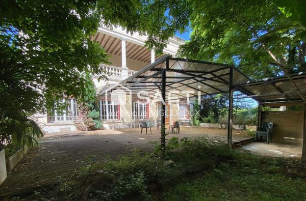 Demeure coloniale avec dépendances sur 2.5ha