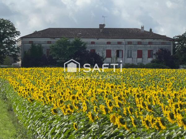 Demeure coloniale avec dépendances sur 2.5ha