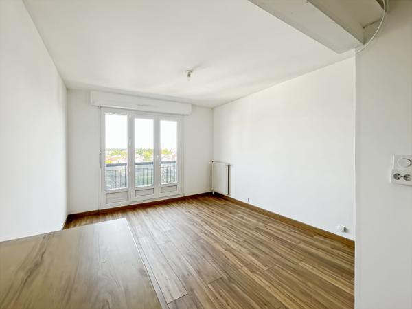 Exclusivité ERA SAINT AMBROISE - Appartement 2 pièces à vendre à Melun (77000) ? Proche gare ? Balcon ? Parking ? Cave