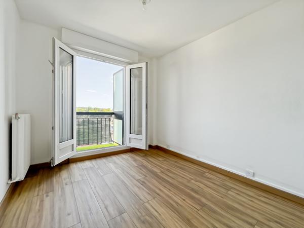 Exclusivité ERA SAINT AMBROISE - Appartement 2 pièces à vendre à Melun (77000) ? Proche gare ? Balcon ? Parking ? Cave