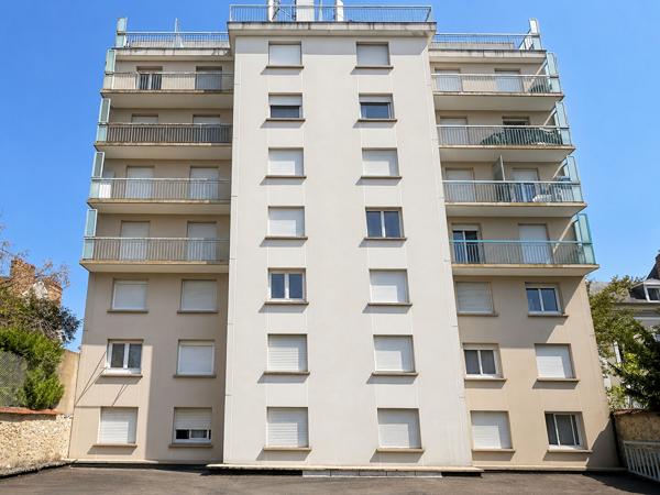 Exclusivité ERA SAINT AMBROISE - Appartement 2 pièces à vendre à Melun (77000) ? Proche gare ? Balcon ? Parking ? Cave