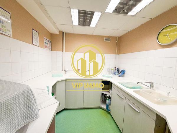 VIEUX LILLE LOCAL PROFESSIONNEL DE 219 M2 DE SURFACE TOTALE 115 M2 DDC+104 M2 SOUS SOL