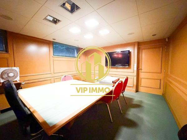 VIEUX LILLE LOCAL PROFESSIONNEL DE 219 M2 DE SURFACE TOTALE 115 M2 DDC+104 M2 SOUS SOL