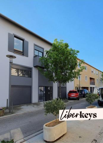 OPPORTUNITE INVESTISSEUR - Bâtisse à réhabiliter , avec vue partielle sur le port, dans un secteur en plein essor