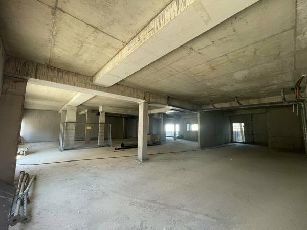 LA RICHE BUREAUX COMMERCIAUX A VENDRE 181 M² PROGRAMME NEUF LIVRAISON 2026