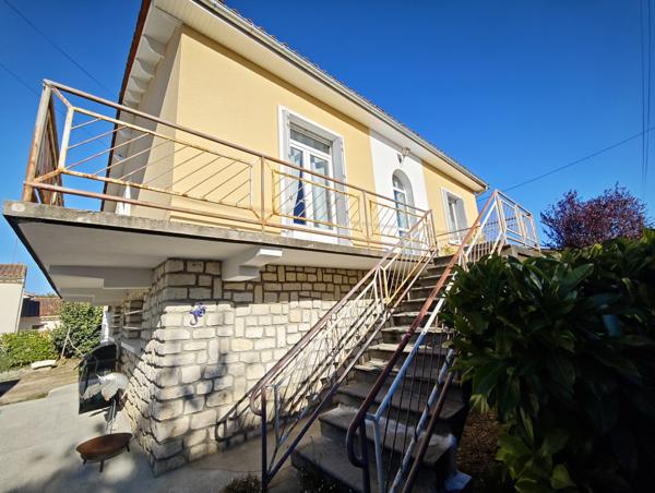 Maison de bourg avec jardin et garage
