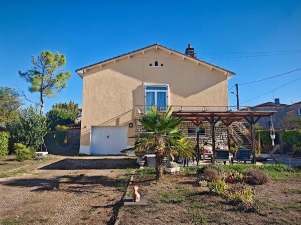 Maison de bourg avec jardin et garage