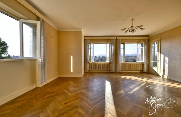 Dernier étage, appartement de 114m² à rénover avec vue imprenable à 180 degrés